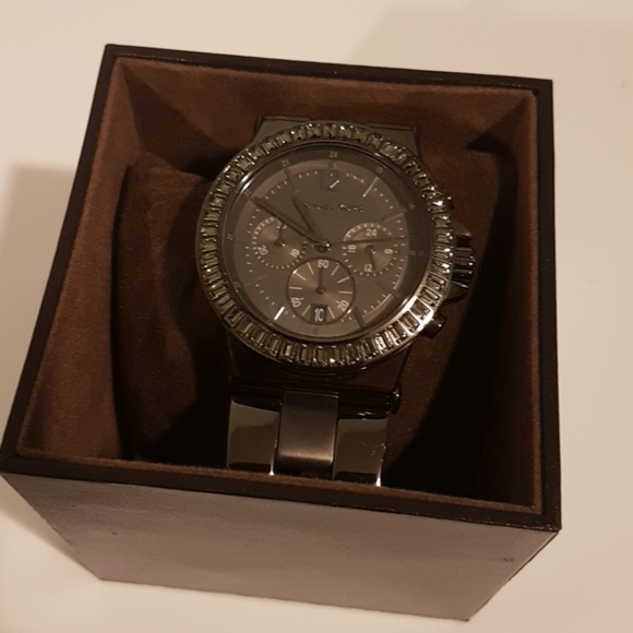 Michael Kors Dylan Crystal Gunmetal watch MK5579 - Picture 2 of 5